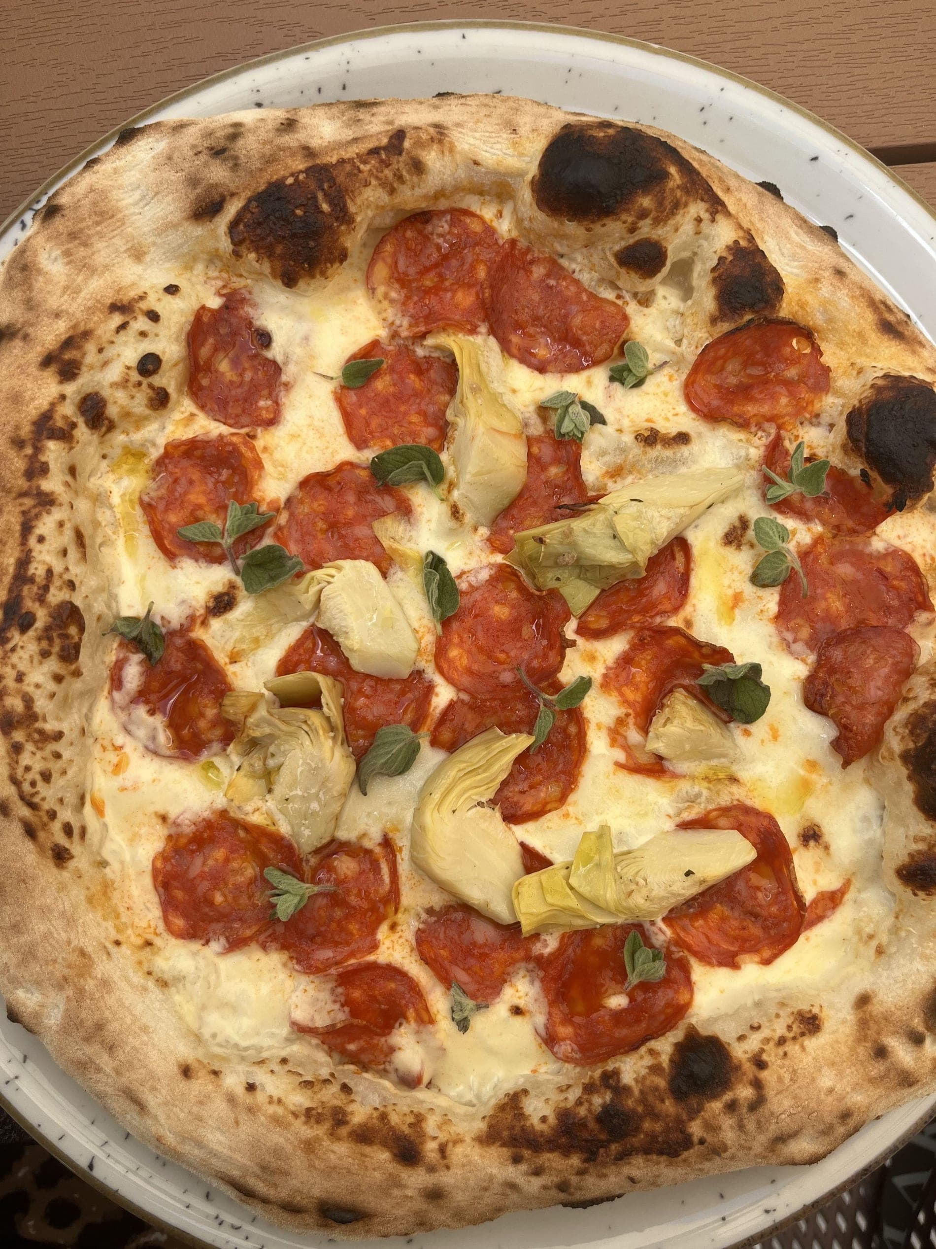 Pizza aus dem Steinofen im Alcedo's Pizza Diner Graz